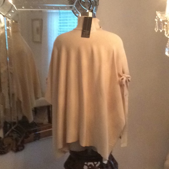 NEW cream turtleneck cape w/bows one size - Picture 3 of 8